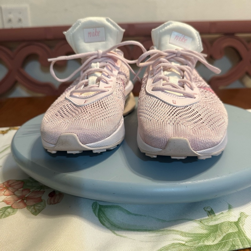 Nike Pink Athletic Running Shoes Breathable Design - Picture 2 of 10